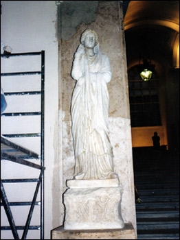 Restauri di statue in marmo e travertino